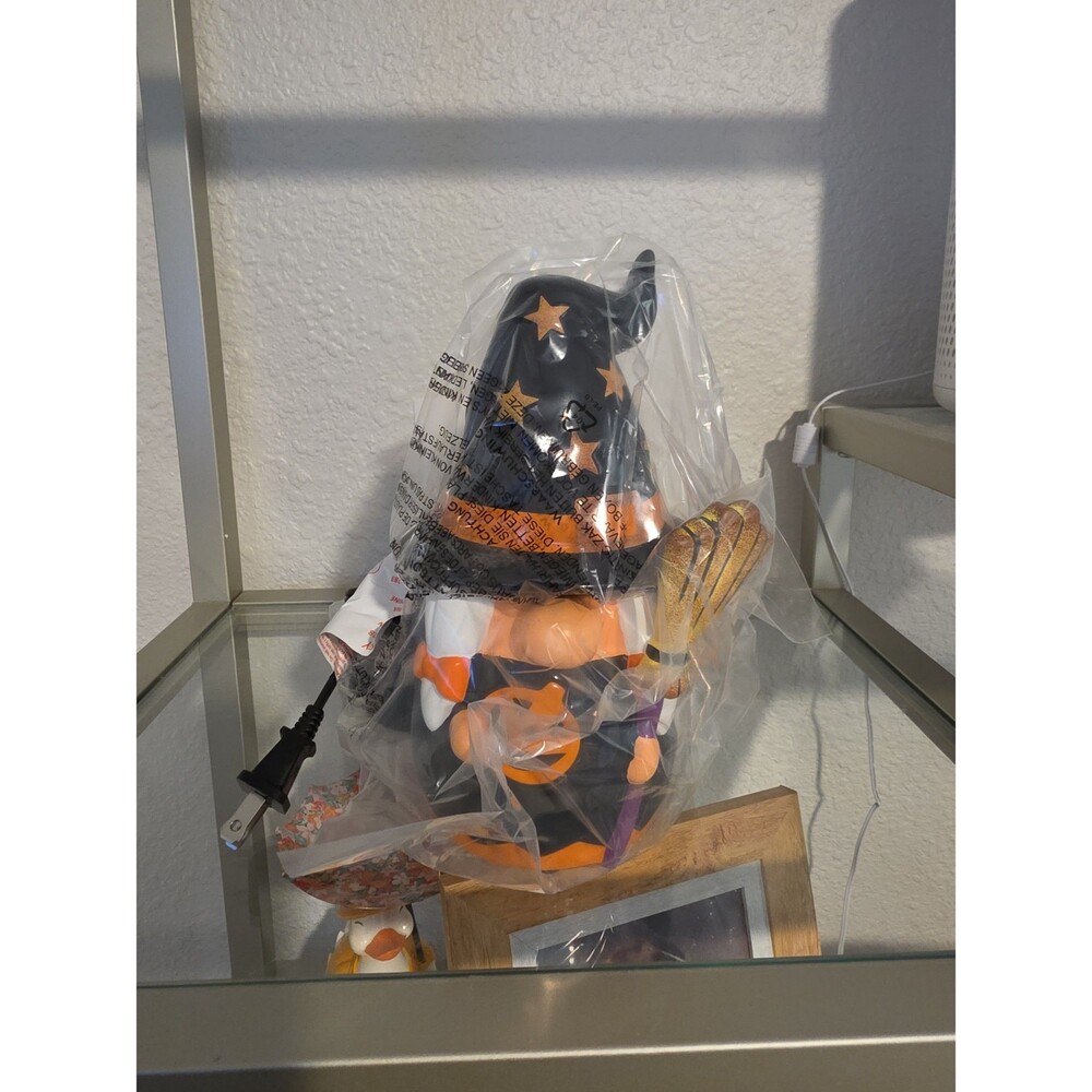 NIB Scentsy Halloween warmer
